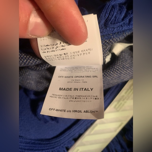 Never worn new with tags off white winter scarf - Picture 5 of 5